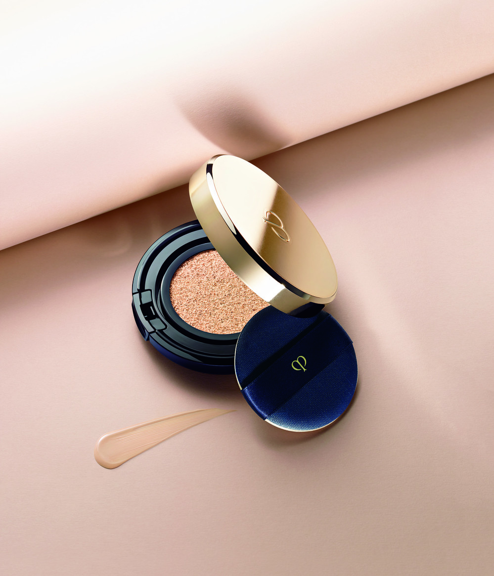 瞬時に肌悩みをカモフラージュ　クッションファンデーション