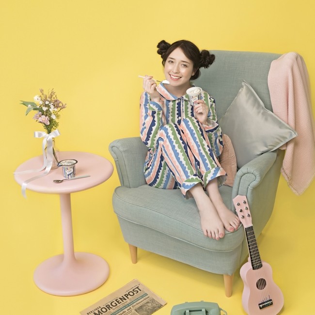 新作パジャマと同じデザインのヨーグルト　「女性をサポートする」テーマの2社が協力