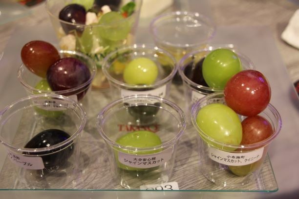 日本各地のぶどうを食べ比べできる葡萄プレート（2018年9月撮影）