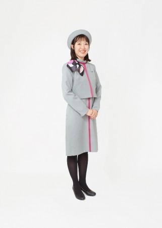 「アトレ」の秋冬ユニホーム　インフォメーションクルーが着用