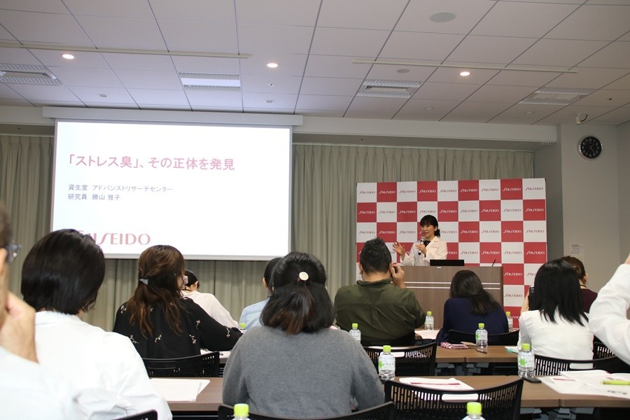 勝山さんの説明に、多くの人が聞き入った