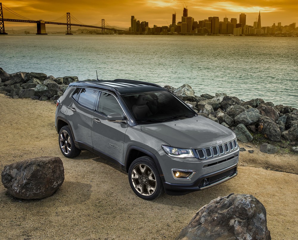 「Jeep Compass」　最上級グレード「リミテッド」にブラックルーフ初採用