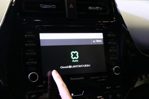 車載のナビ画面か、ハンドルのボタンをタッチすればClova Autoのマイクが使える