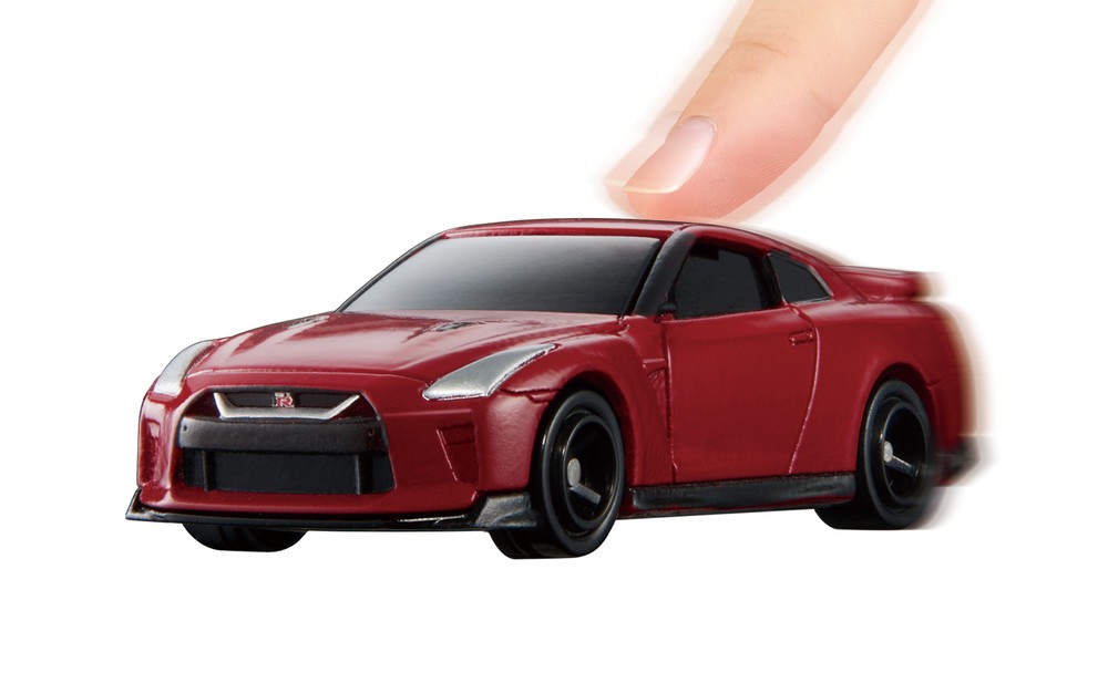 エンジン音と振動による臨場感　「トミカ4D」第1弾