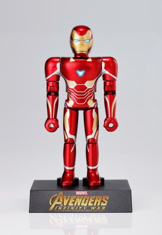 70年代のフォルムで「アイアンマン」ら現代のヒーローを再現