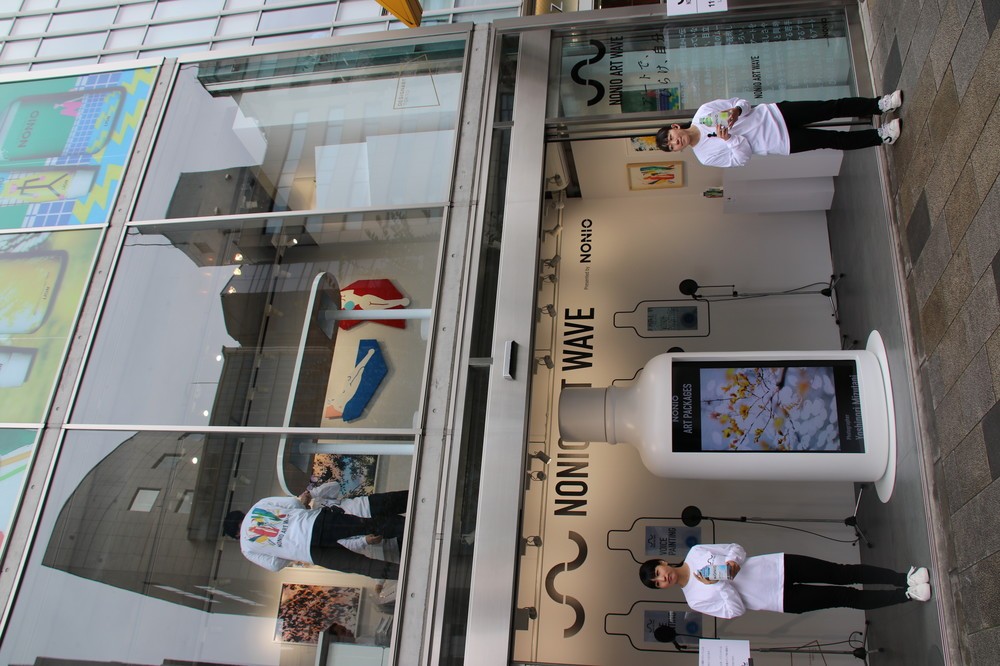 1階と2階でオリジナルボトル作り体験を提供