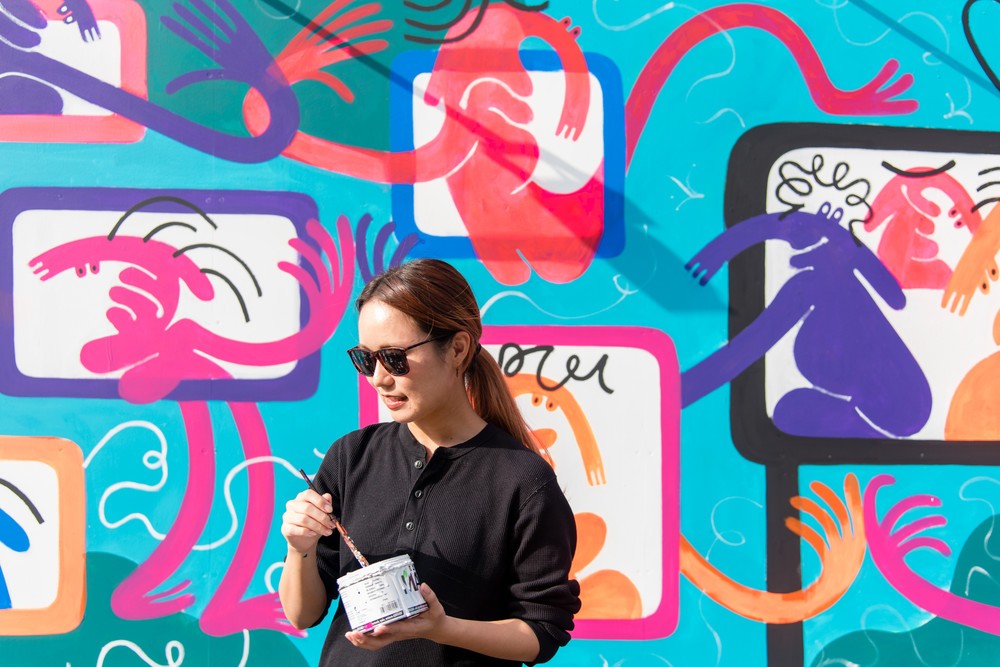 東放学園専門学校で「ライブペインティング」　アーティスト・Keeenueさんが2日間で制作