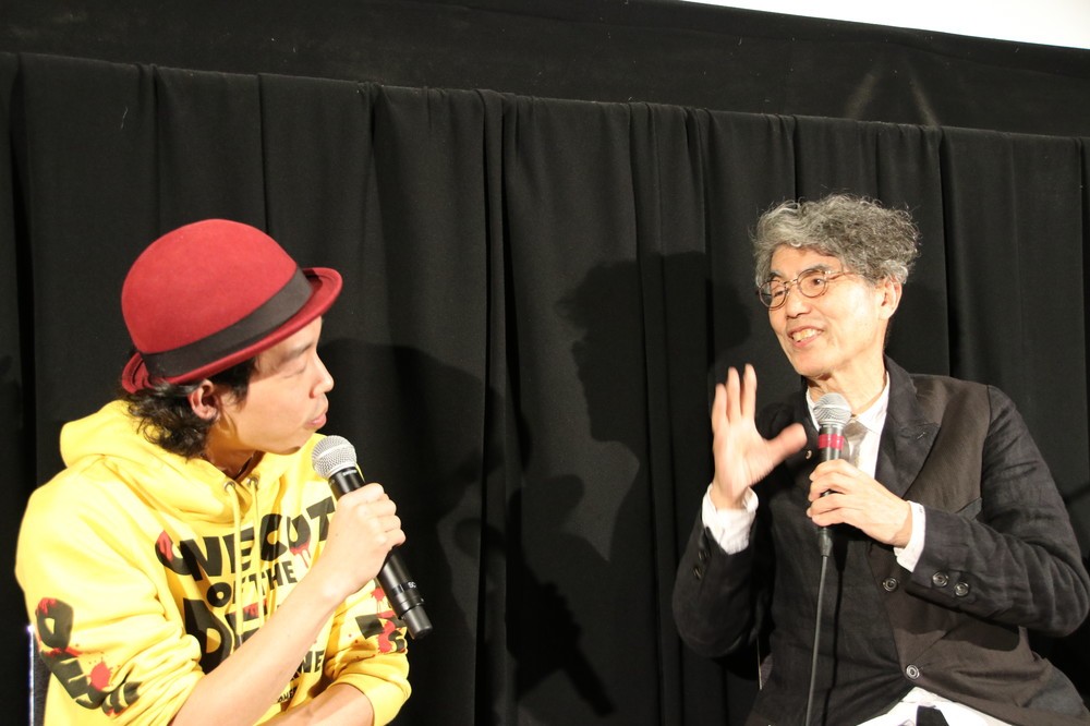 「Japan Now」部門のプログラミング・アドバイザーである安藤紘平氏（写真右）とトーク