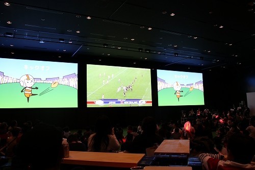 試合開始となると会場は緊張感に包まれた