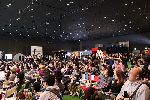 会場には多くの人が集まり、日本代表戦を見守った