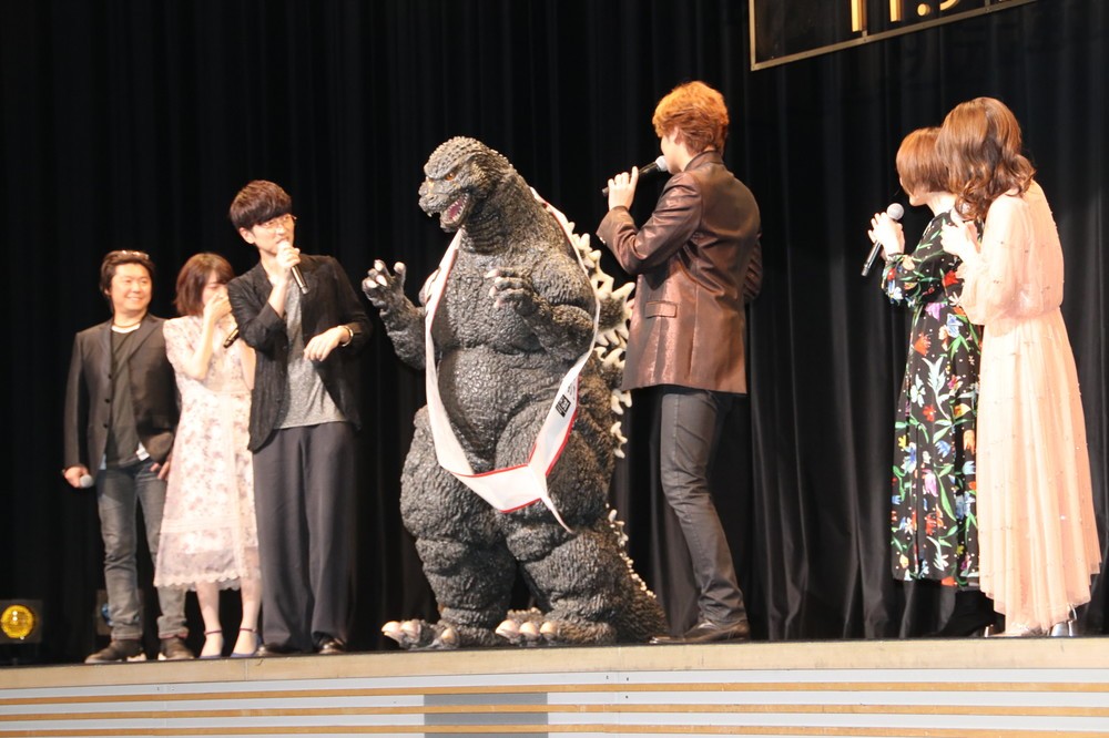 イベント途中にゴジラが登場