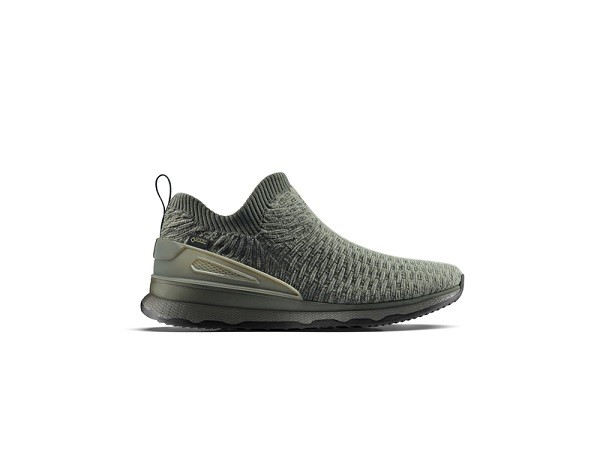 ランドローバーとクラークスのコラボシューズ第1弾登場！