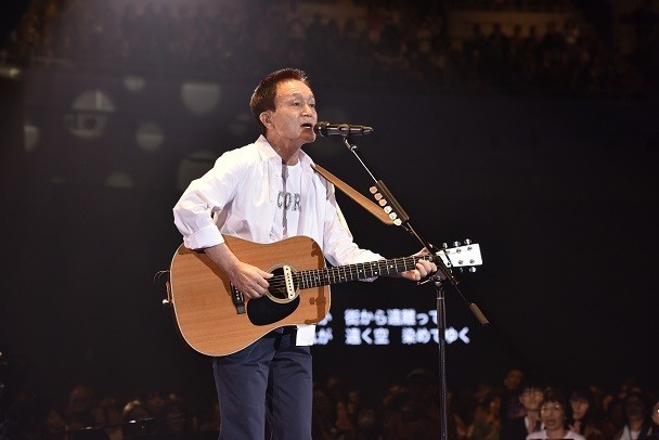 横浜アリーナで行われた「Kazumasa　Oda　Tour2018　ENCORE」で歌う小田和正（（C）菊地英二）