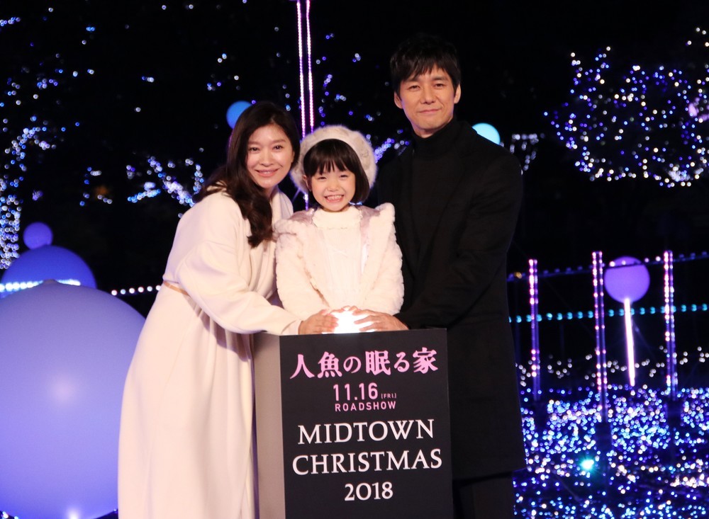 「MIDTOWN CHRISTMAS 2018」点灯式。左から篠原涼子さん、稲垣来泉さん、西島秀俊さん