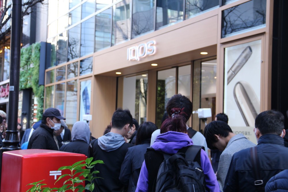 「IQOS」新モデル2種発売　開店前から150人の列、一番乗りは早朝4時半　