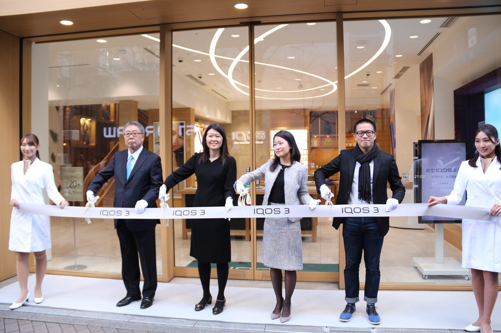 テープカットに臨む4人（左から）電通テック・松原靖広社長、PMJシェリー・ゴー社長、PMJ坂牧真美氏、PMJウィルソン・ウェイ氏