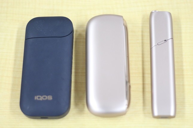 （左から）「IQOS 2.4PlLUSus」「IQOS 3」「IQOS 3 MULTI」