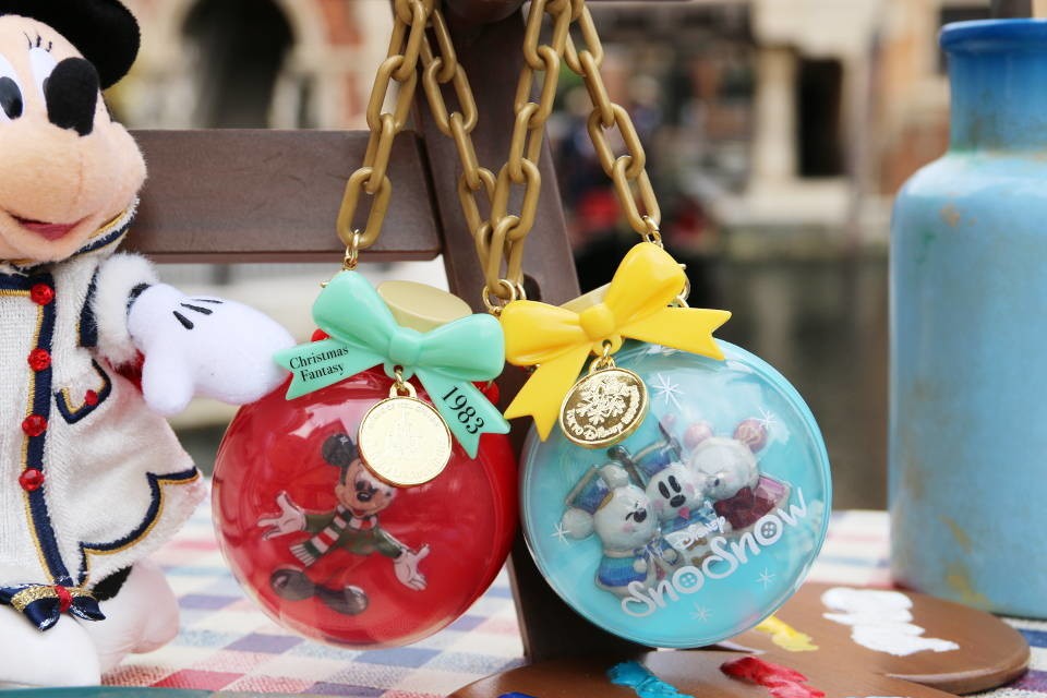 カラフルチョコレート ミニスナックケース付き（グミキャンディーもあり）800円（税抜）