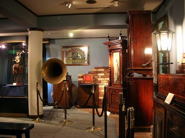 キスしたカップルは入館料「半額」　京都のオルゴール館が粋なサービス