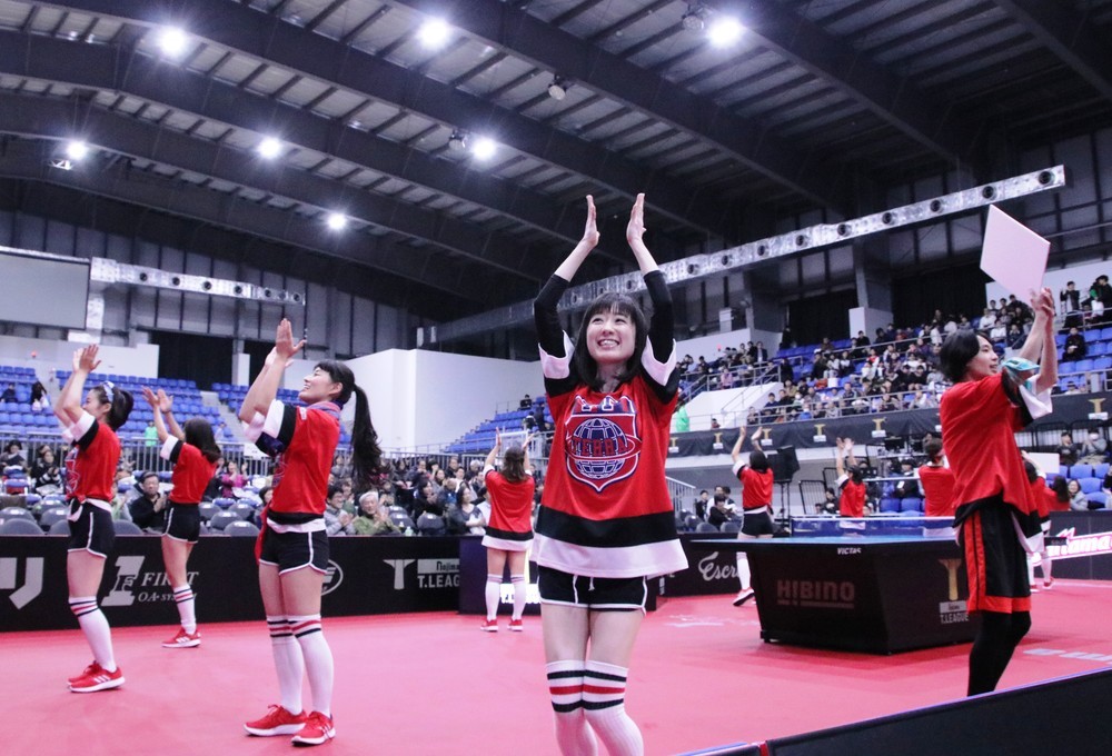 手拍子とかけ声で応援