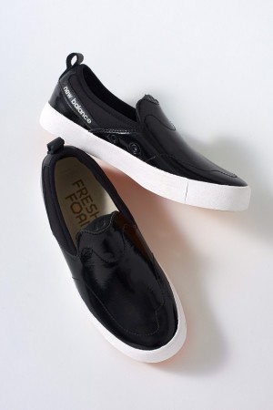 emmi×New Balanceコラボ　コートスタイルのスリッポン