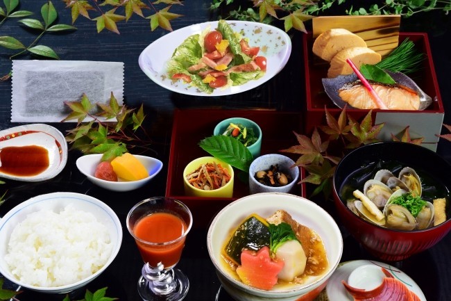 「白鷺城」で朝日、迎賓館で和朝食を楽しめる
