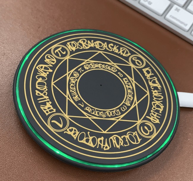「魔法陣」デザインのワイヤレス充電器第2弾　よりコンパクトに