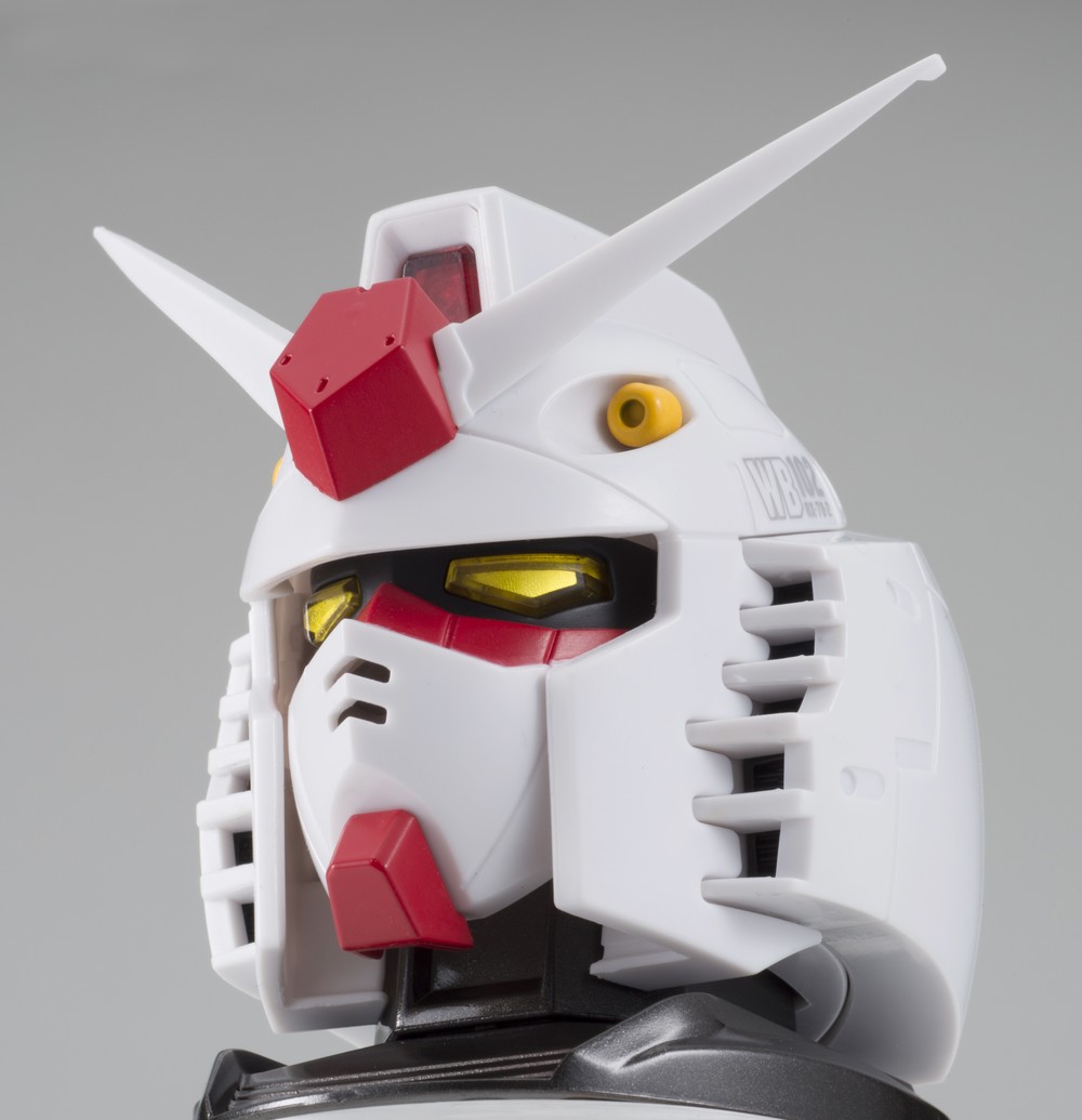 「シェル」を外して展開すると「ガンダム」頭部モデルに