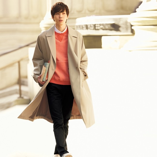 春の定番を刷新したニュー・トレンチコート　「コムサコミューン」から