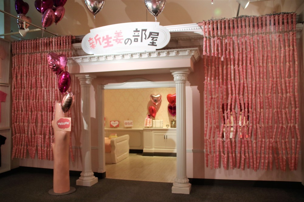 460本の「岩下の新生姜ペンライト」が飾られた「新生姜の部屋」入口