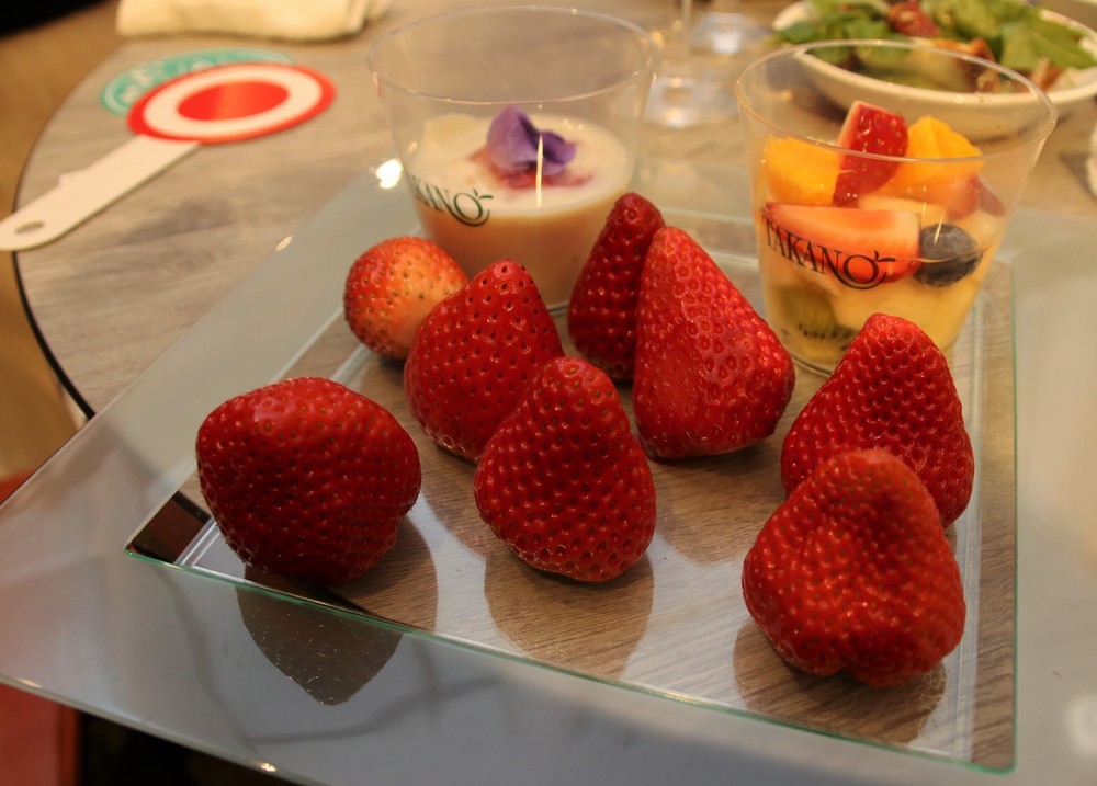 イチゴの食べ比べができる「スペシャルプレート」