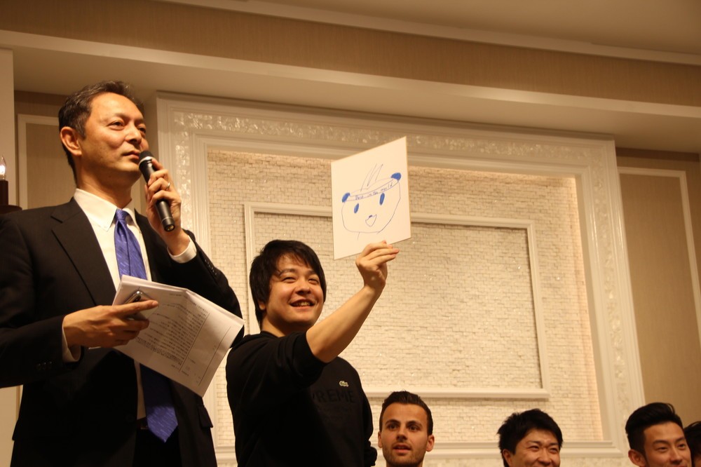 中央が岸川選手