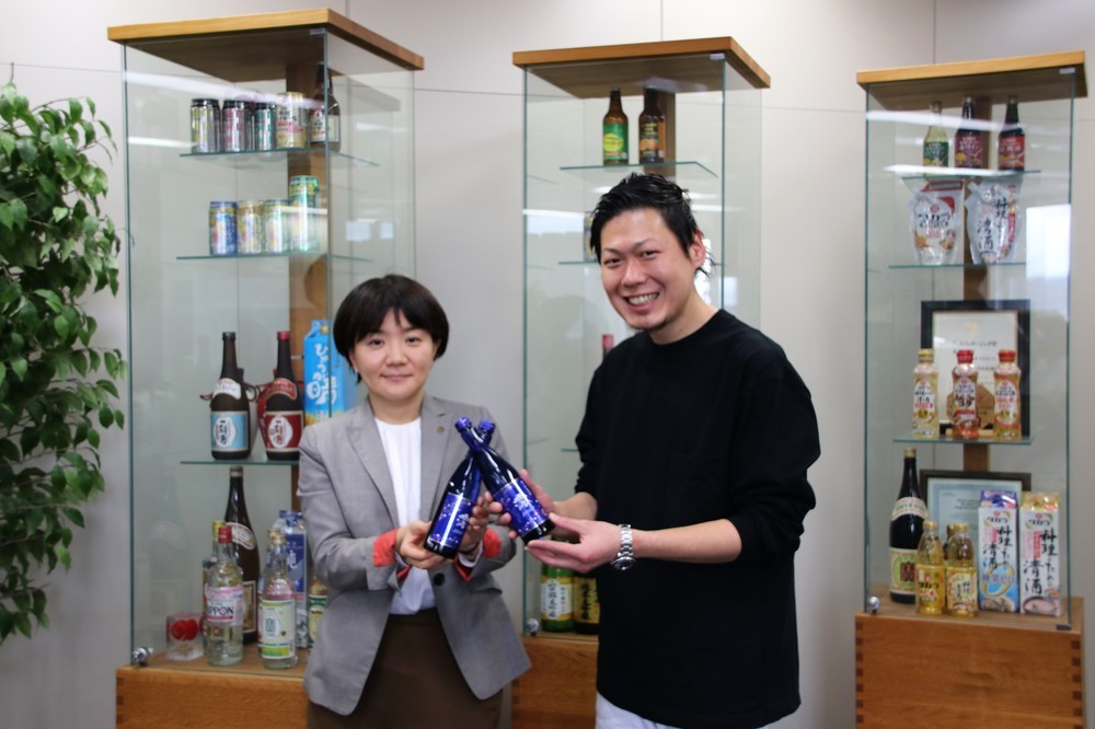 （左から）宝ホールディングス環境広報部の白川愛美さん、GIFMAGAZINEの住田博人さん