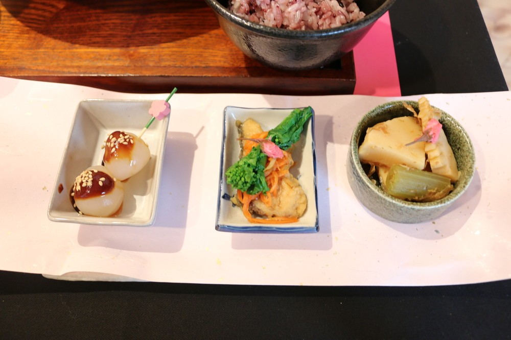3種の小鉢から1つ選べる（2019年3月撮影）