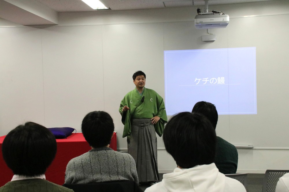 学生の質問にも真摯に応える月亭方正さん