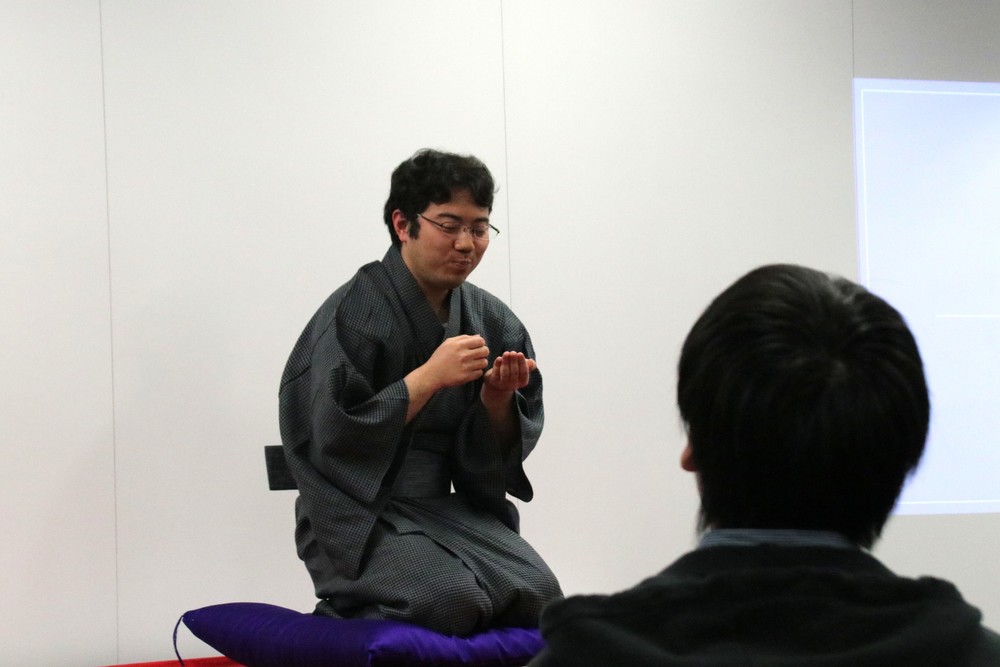 所作がうまい！おいしそう！　「みそ豆」を披露した参加学生の松本高征さん