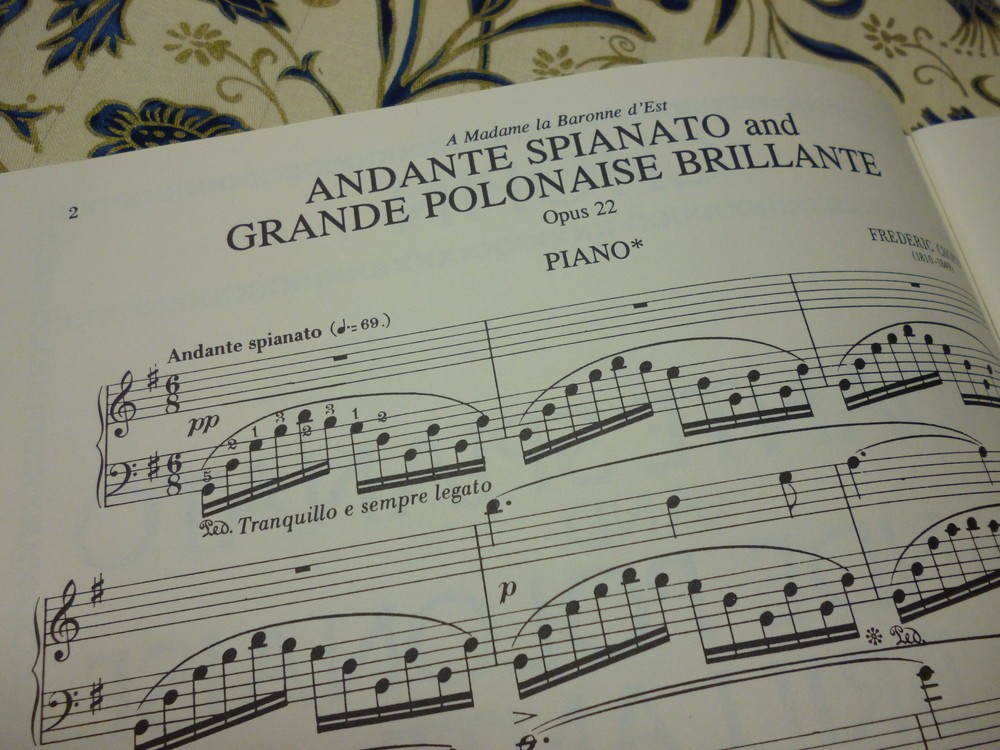 「アンダンテ・スピアナートと華麗なる大ポロネーズ」の前半はノクターンのように、静かでメロディアスな曲である