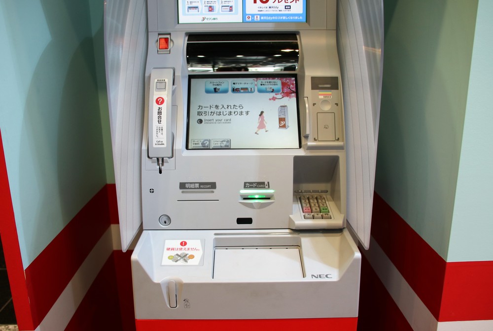イベントブース内の電子マネーチャージ体験用セブン銀行ATM