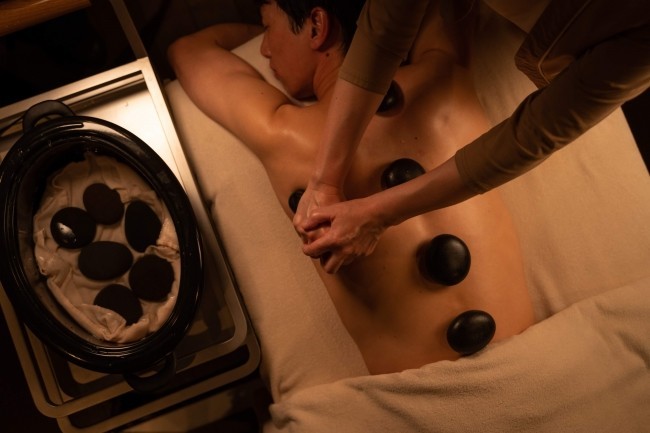 男女問わず、初心者向けのトライアルコースも　「ストーンセラピープラン」