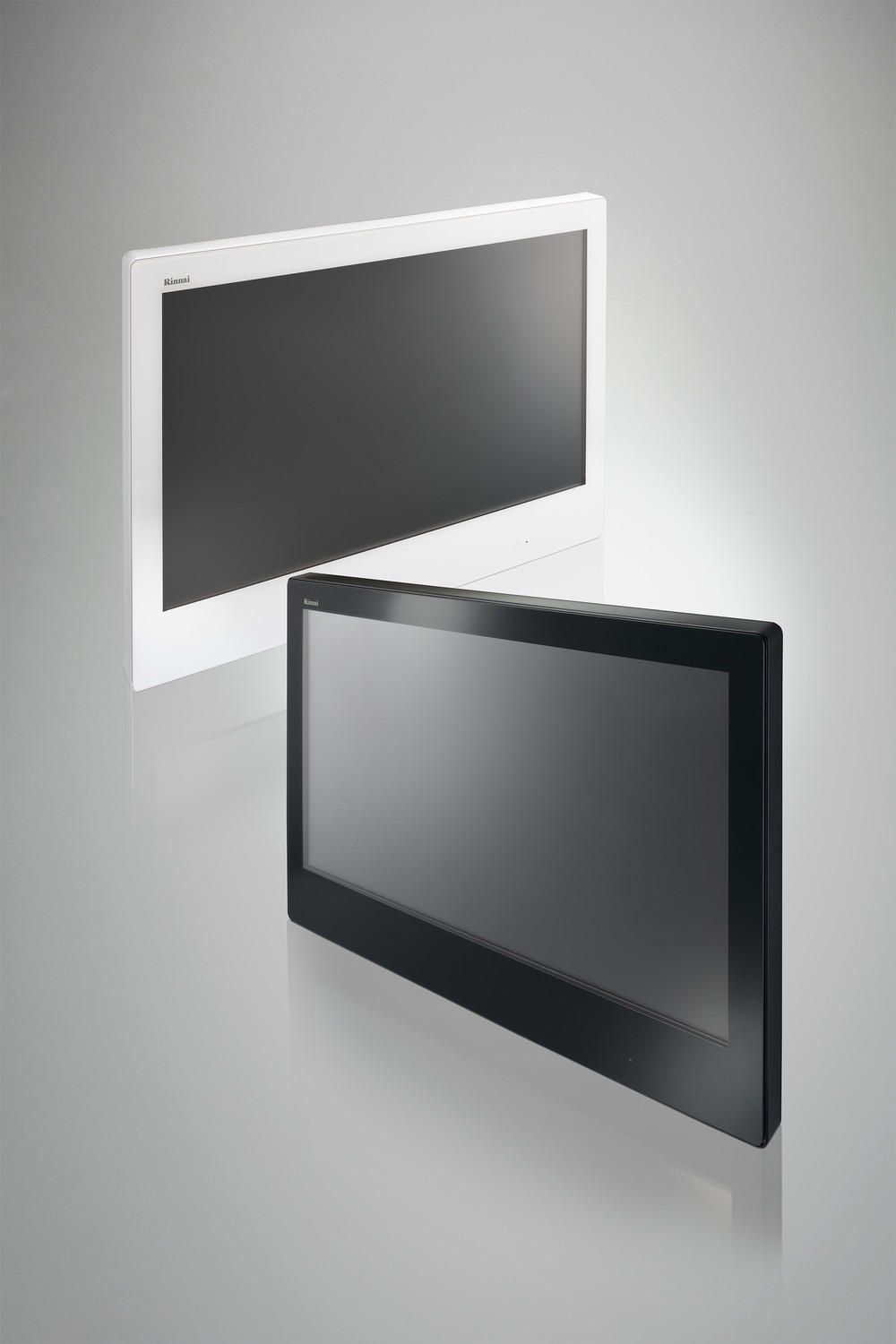 浴室でテレビも動画も楽しめる　24V型ですっきり設置