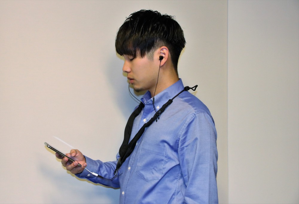 収納ストラップ付きで絡まらないイヤフォン　音にもこだわり「スマートストラップ」