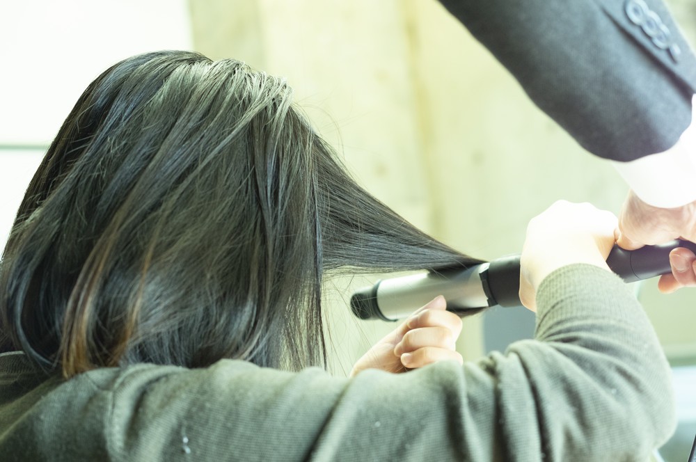 ヘアドライヤーやヘアアイロンの正しい使い方を直接指導（2）