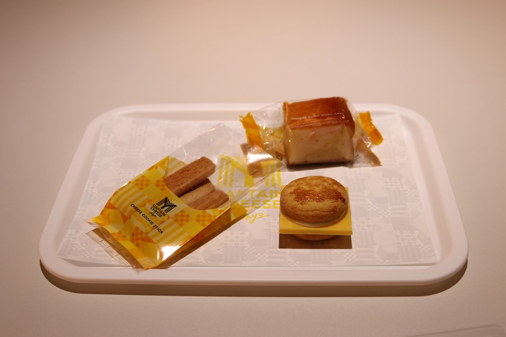 「チーズチョコレートバーガー」「チーズクッキースティック」「チーズゴロゴロケーキ」そろい踏み