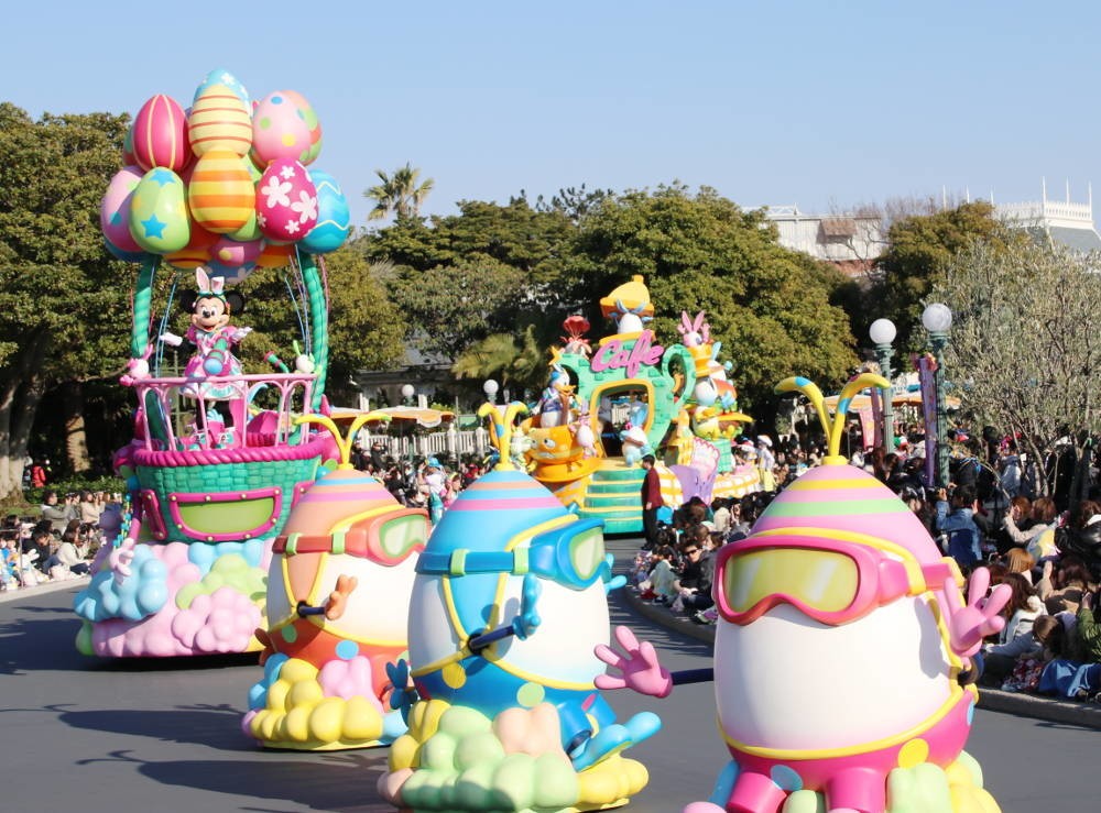 うさたまを探して気球に乗るミニー（うさたま大脱走！）