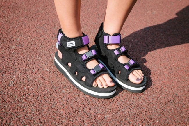 X-girlと日本初シューズブランドがコラボしたユニークなサンダル
