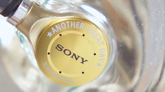 アーティストコラボレーションモデルJust ear『XJE-MH/L1SA』。音質だけでなく、デザインも特別仕様に。