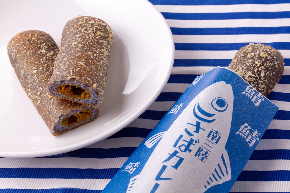 注文受けてから揚げ、アツアツサクサク　「南三陸さばカレーパン」