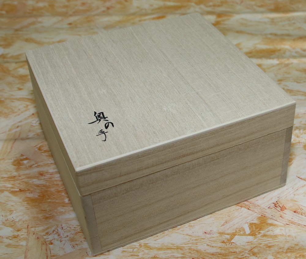 小さな桐箱に隠されたカラクリ　「ひっそり完売」納得できず再販の「珍品」