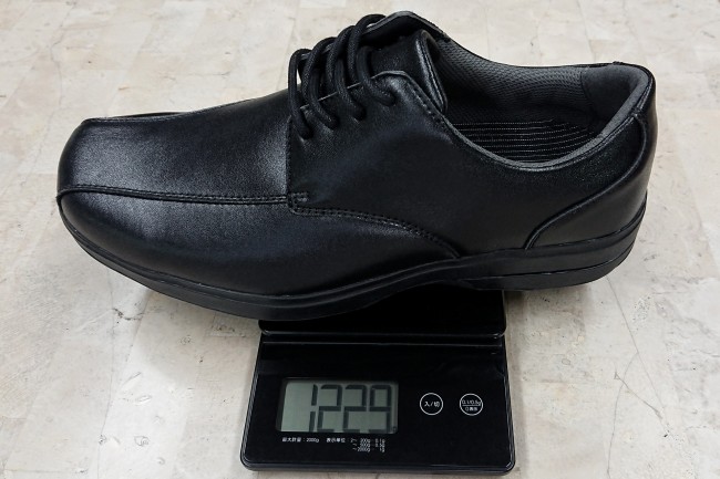元「LEON」編集長・岸田一郎氏監修　重さ2.4キロ鉄下駄ビジネスシューズ