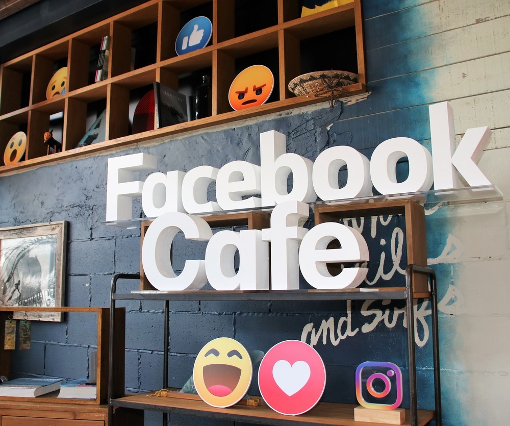 フェイスブック「期間限定カフェ」開店　SNSのプライバシーとセキュリティー知る場に